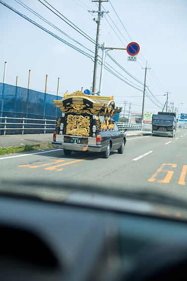070323ablackcar.jpg